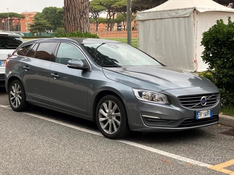 Usata Volvo V60 Summum 150 CV (110 kW) 2016 Grigio Station wagon
