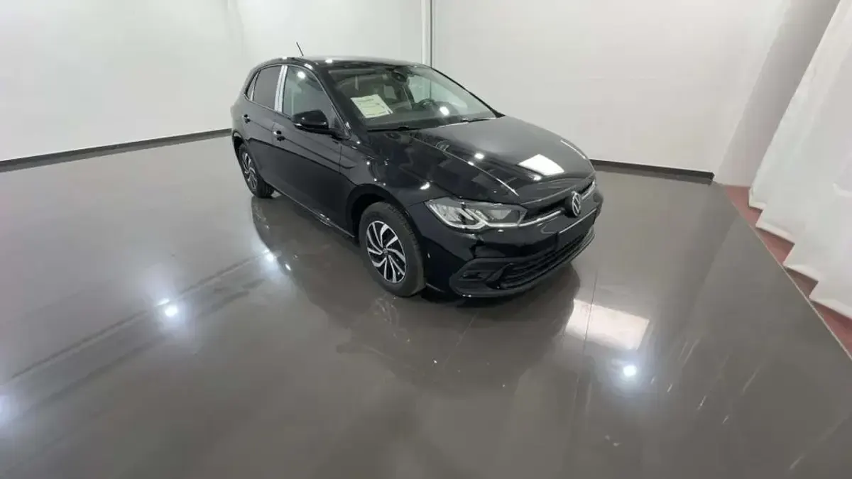 Usata VW Polo Life 95 CV (69 kW) 2025 Nero Utilitaria