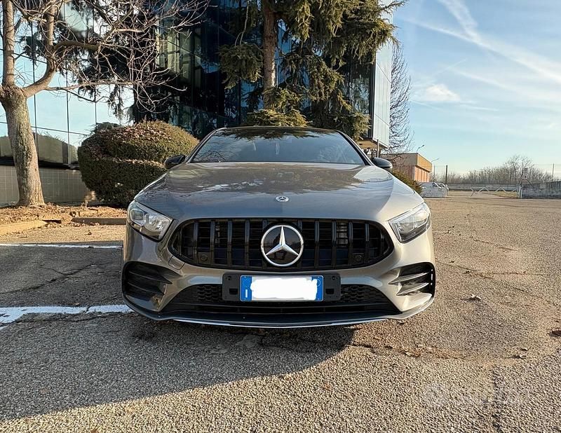 Usata Mercedes A180 AMG line 116 CV (85 kW) 2021 Grigio Berlina