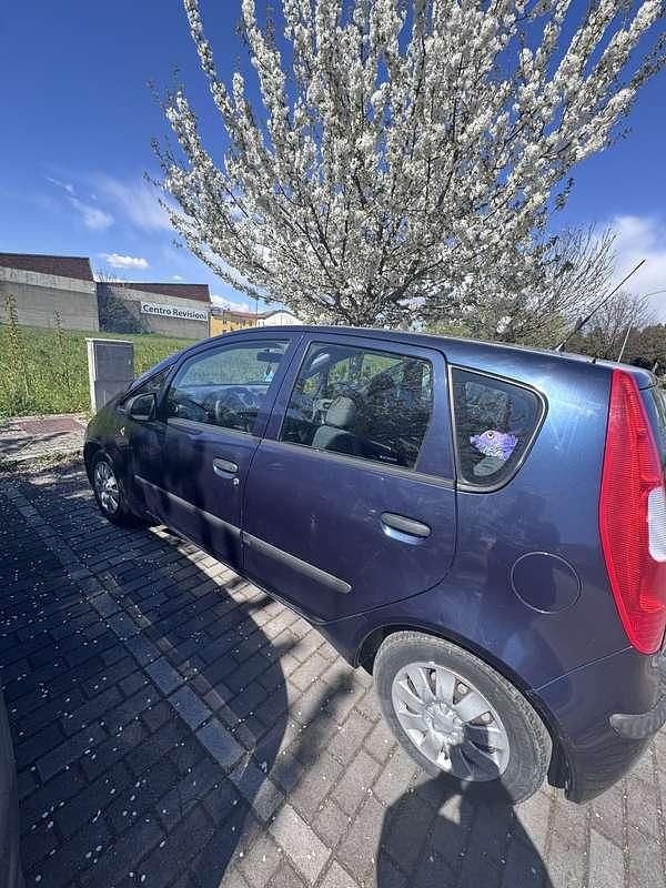Usata Mitsubishi Colt 69 CV (50 kW) 2004 Blu Utilitaria