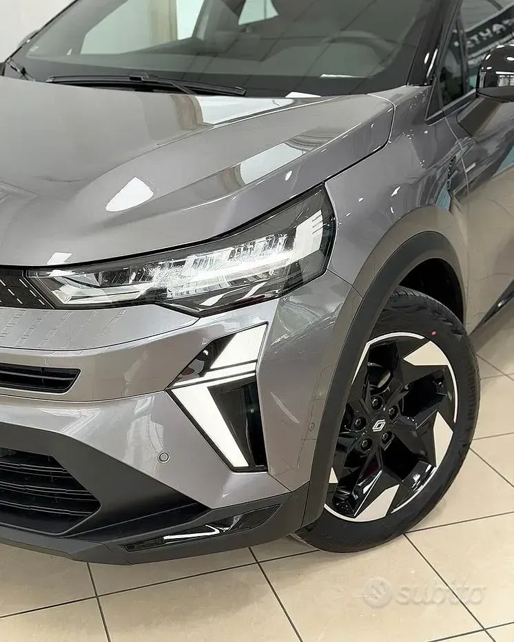 Nuova Renault Captur Techno 101 CV (74 kW) 2026 Grigio SUV
