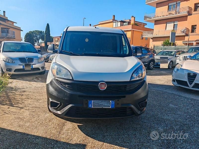 Bianco Usata 2021 Fiat Doblò Lounge Monovolume | 5500 € (Super prezzo) - Immagine 1/4