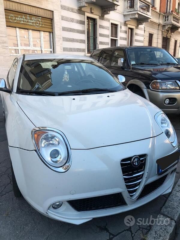 Bianco Usata 2010 Alfa Romeo MiTo Distinctive Due volumi | 4700 € (Cara) - Immagine 1/4
