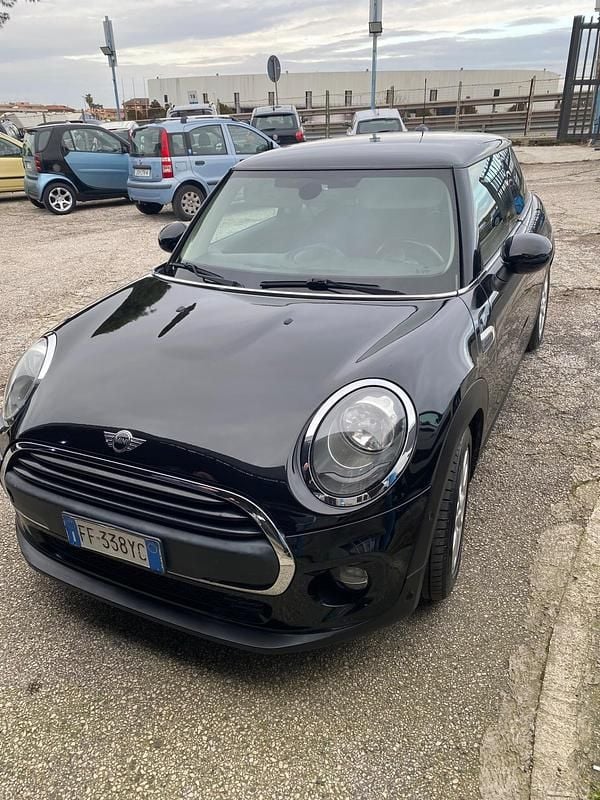 Usata Mini ONE 101 CV (74 kW) 2016 Nero Utilitaria