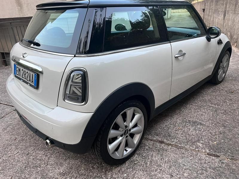 Usata Mini Cooper D 112 CV (82 kW) 2012 Bianco Utilitaria