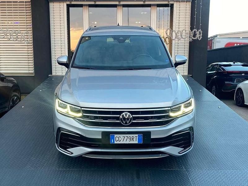 Usata VW Tiguan R-line 200 CV (147 kW) 2021 Argento SUV