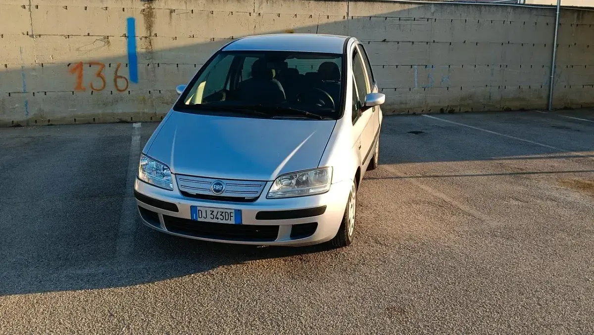 Usata Fiat Idea 90 CV (66 kW) 2007 Argento Monovolume