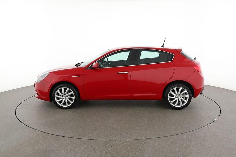 Second-hand Alfa Romeo Giulietta Distinctive 120 CP (88 kW) 2016 Roșu Hatchback