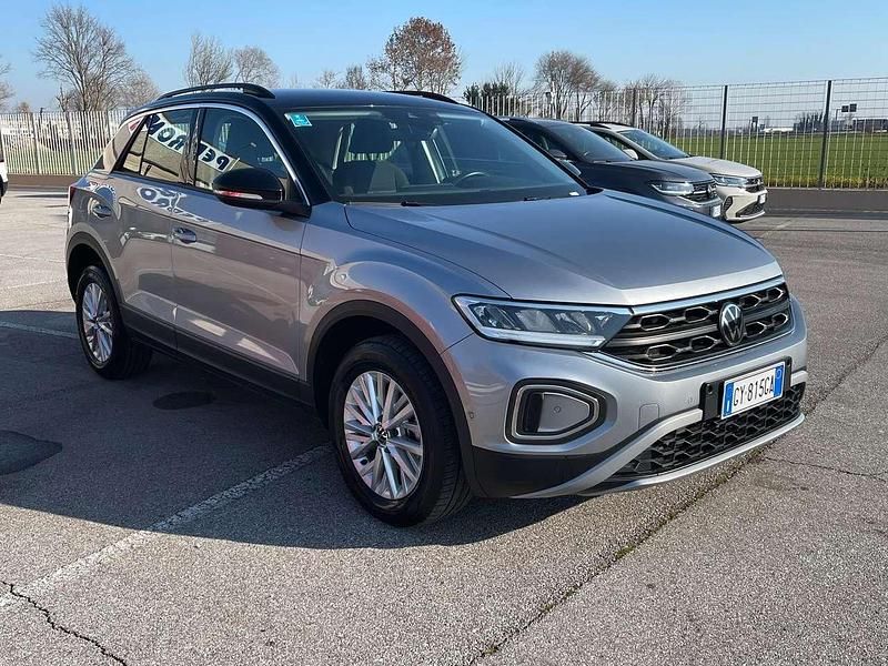 Usado VW T-Roc Life 116 CV (85 kW) 2025 Negro SUV