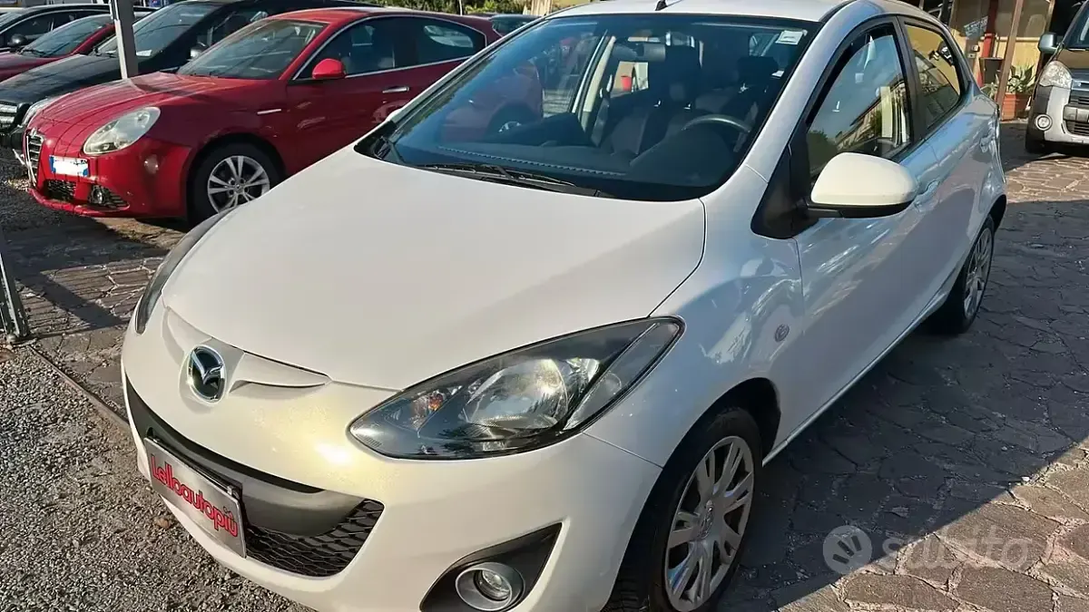 Usata Mazda 2 Trendy 75 CV (55 kW) 2012 Bianco Utilitaria