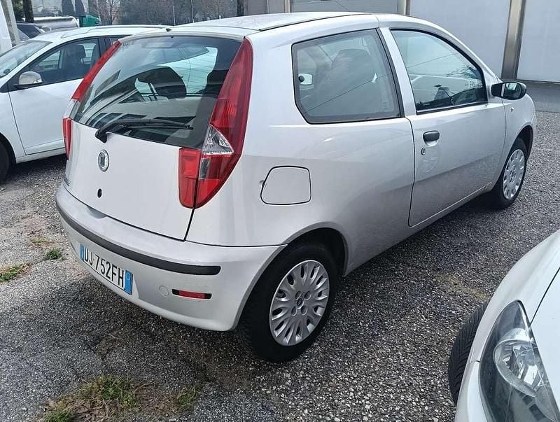 Usata Fiat Punto Active 60 CV (44 kW) 2011 Utilitaria