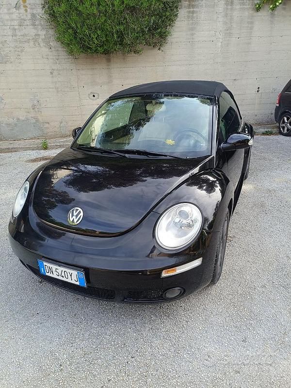 Usata VW New Beetle 105 CV (77 kW) 2007 Nero Utilitaria