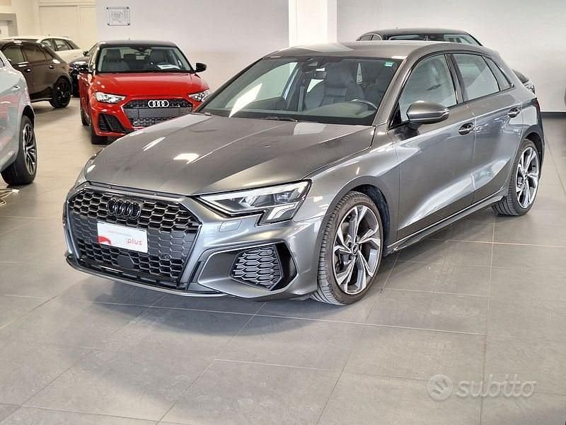 Grigio Usata 2022 Audi A3 S-Line Tre volumi | 25.900 € (Buon prezzo) - Immagine 1/4
