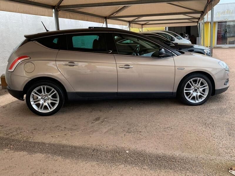 Usata Lancia Delta 120 CV (88 kW) 2009 Grigio Utilitaria