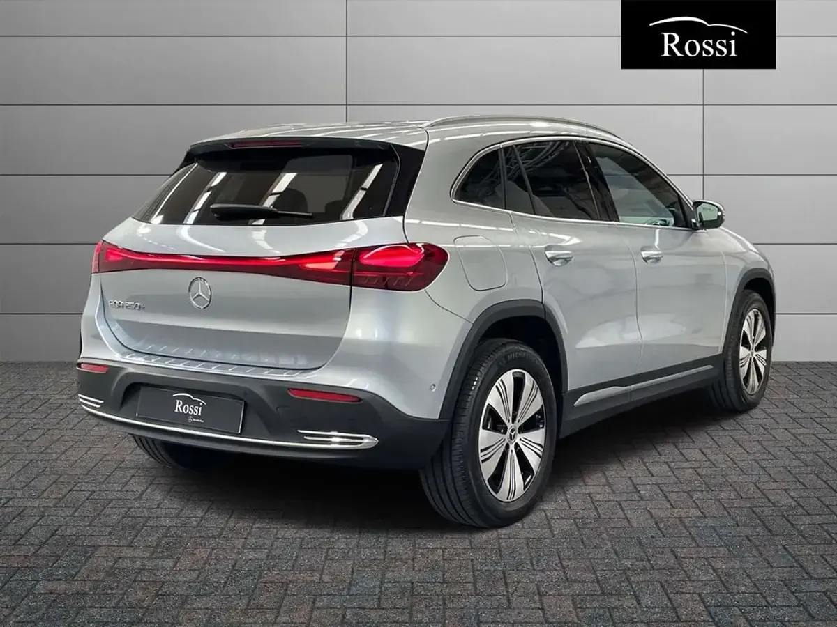 Nuova Mercedes EQA250+ 139 kW (190 CV) 2026 Argento hightech SUV