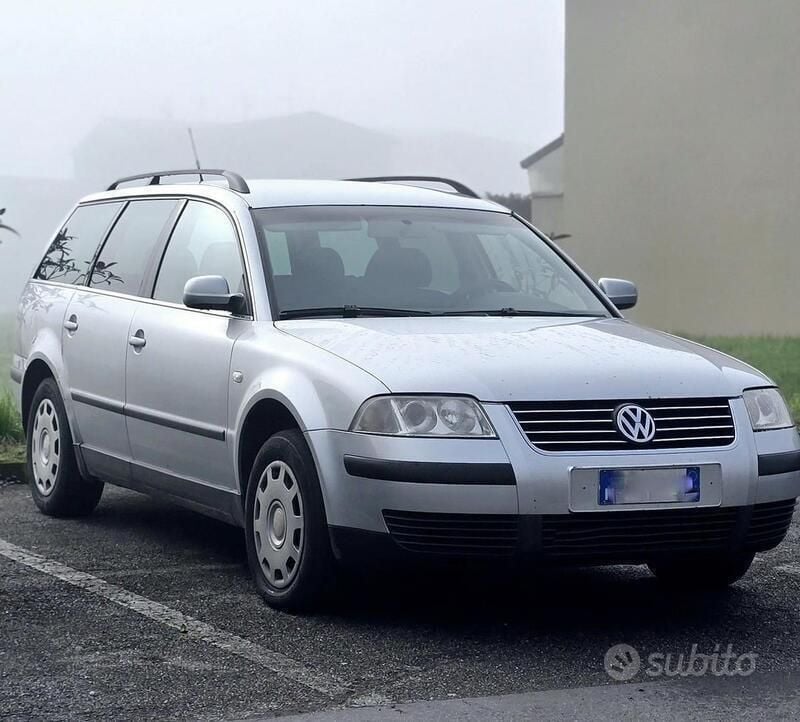 Grigio Usata 2005 VW Passat Station wagon | 2400 € (Buon prezzo) - Immagine 1/4