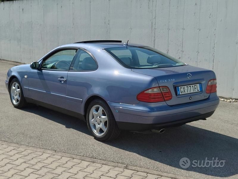 Usata Mercedes CLK320 Elegance 218 CV (160 kW) 1999 Viola Coupé