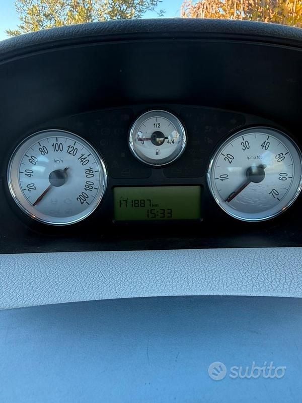 Usata Lancia Ypsilon 75 CV (55 kW) 2011 Nero Utilitaria
