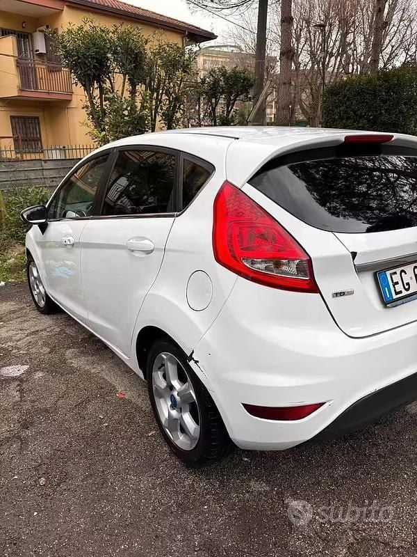 Usata Ford Fiesta 70 CV (51 kW) 2011 Utilitaria