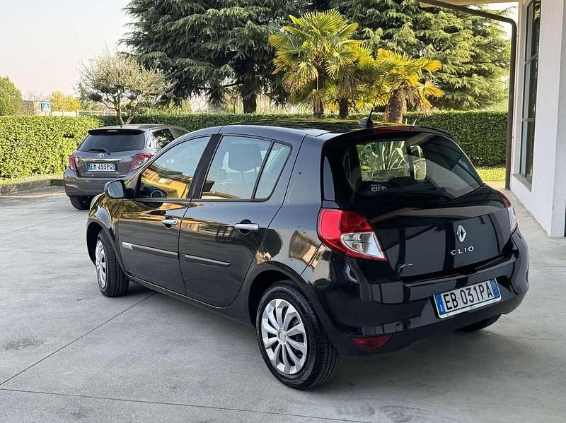 Usata Renault Clio II 75 CV (55 kW) 2010 Nero Berlina