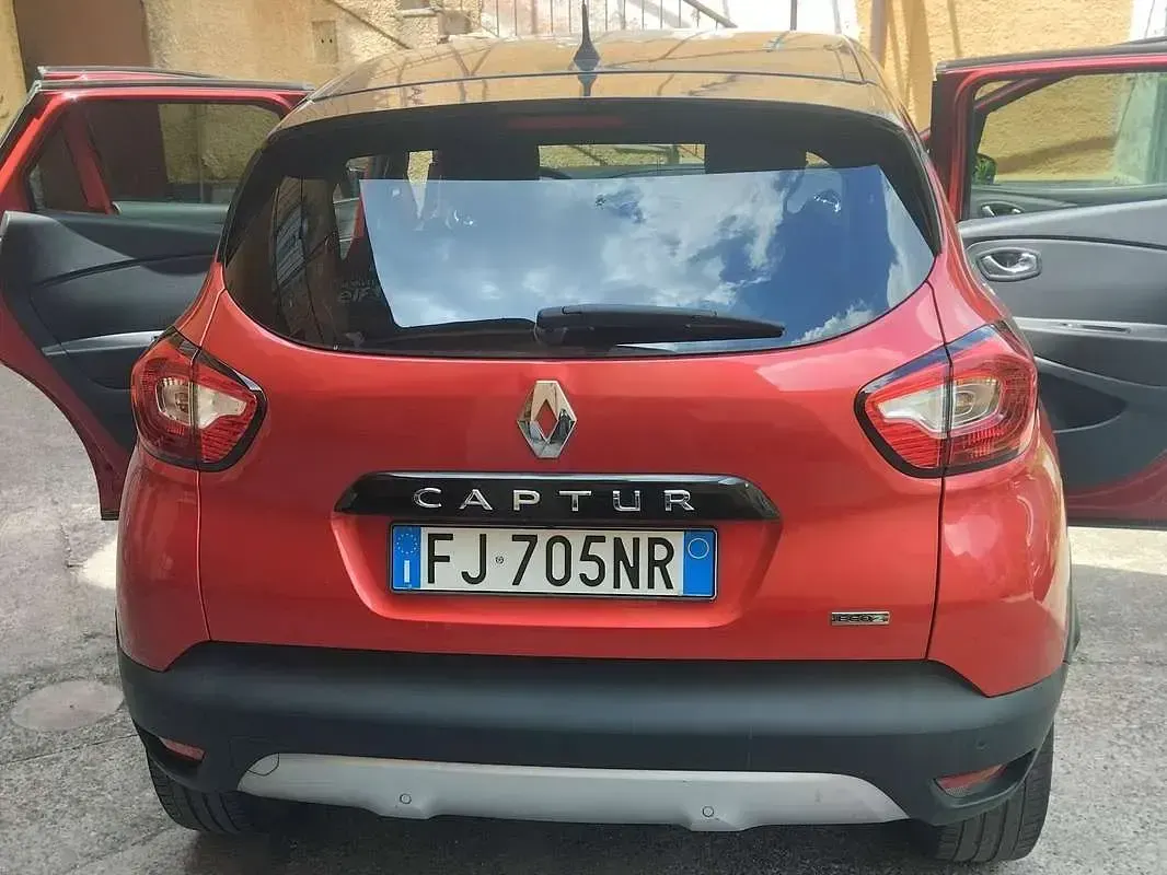 Usata Renault Captur 90 CV (66 kW) 2017 Rosso SUV