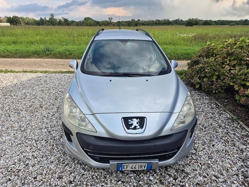 Usata 2010 Peugeot 308 Station wagon | 1000 € (Super prezzo) - Immagine 1/4