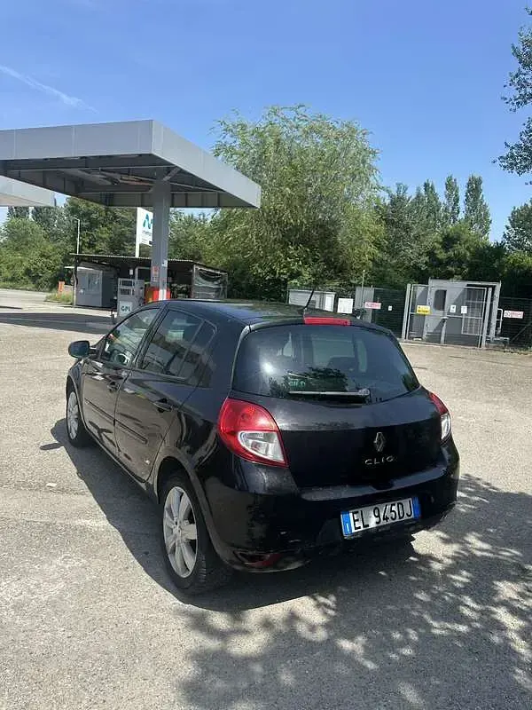 Usata Renault Clio IV Dynamique 75 CV (55 kW) 2012 Berlina