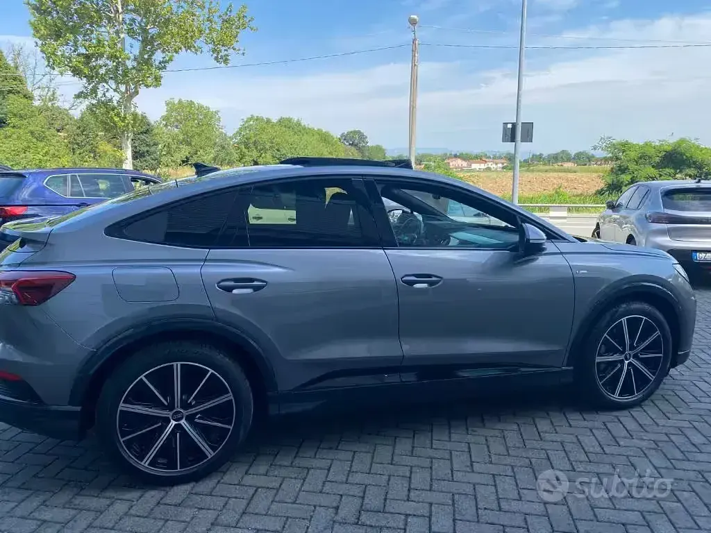Usata Audi Q4 e-tron Business 210 kW (286 CV) 2024 Grigio SUV