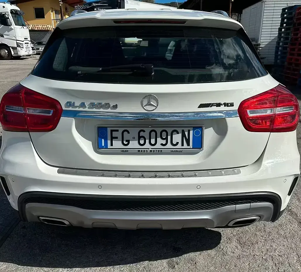 Usata Mercedes GLA200 136 CV (100 kW) 2016 Bianco SUV