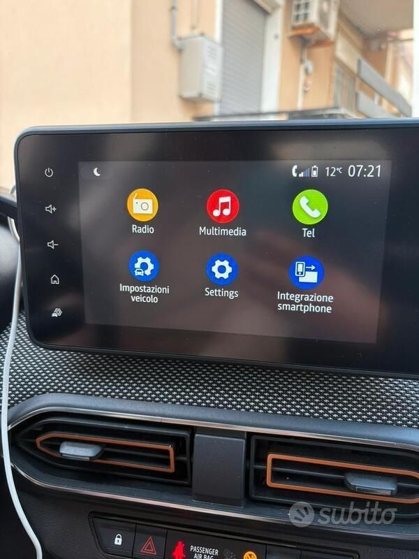 Usata 2022 Dacia Sandero Due volumi | 12.400 € - Immagine 1/3