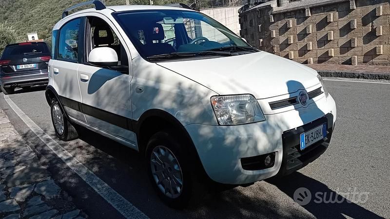 Usata Fiat Panda 4x4 Climbing 69 CV (50 kW) 2011 Bianco Utilitaria