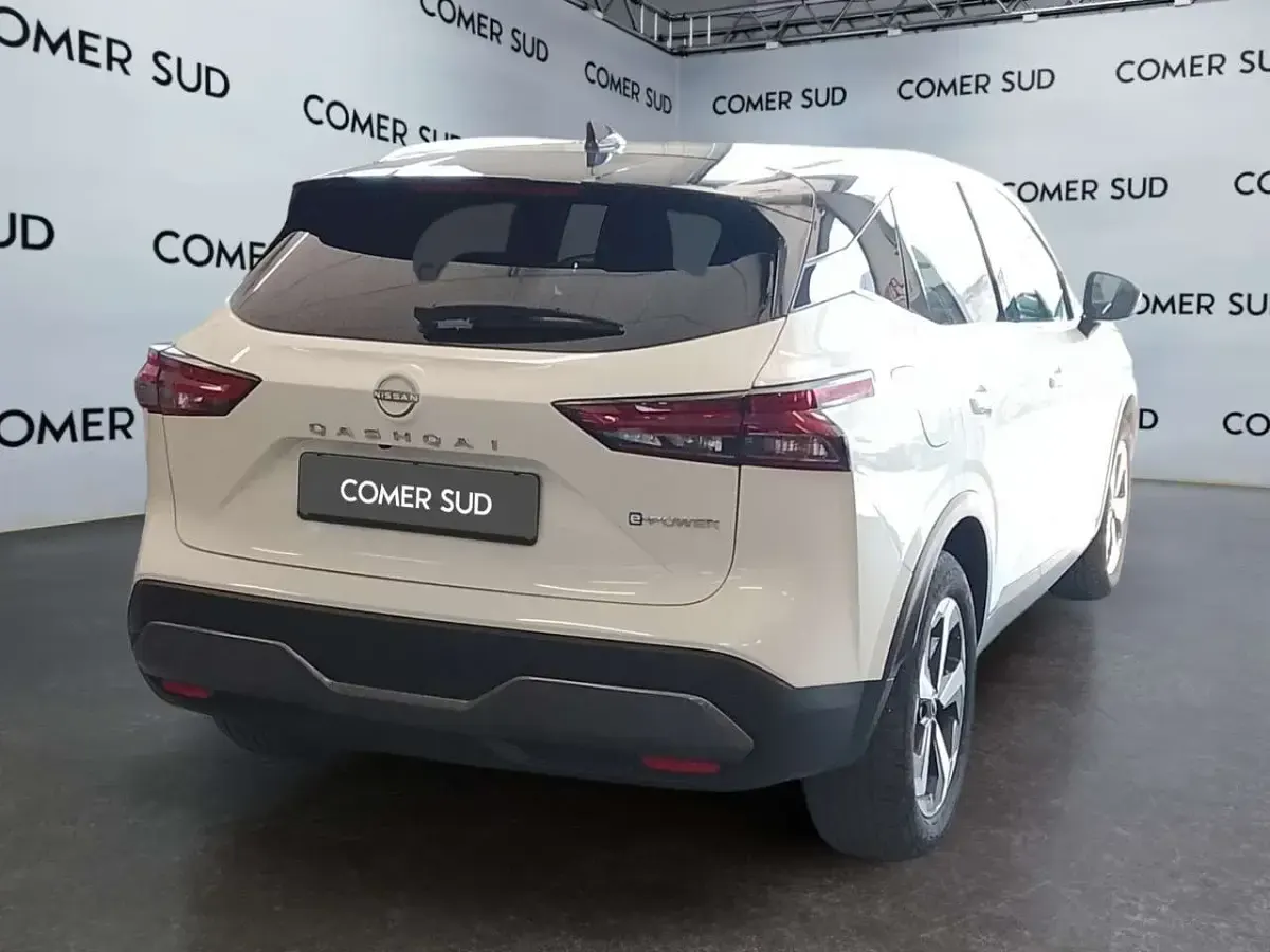 Usata Nissan Qashqai N-Connecta 158 CV (116 kW) 2023 Bianco perla /tetto nero SUV