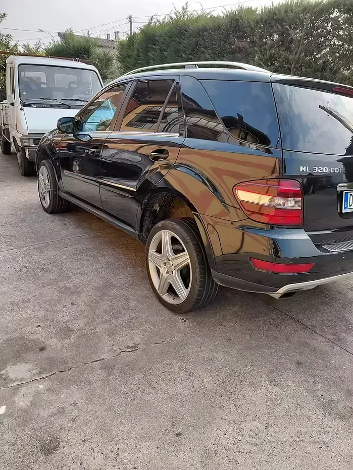 Usata Mercedes 320 224 CV (164 kW) 2008 SUV