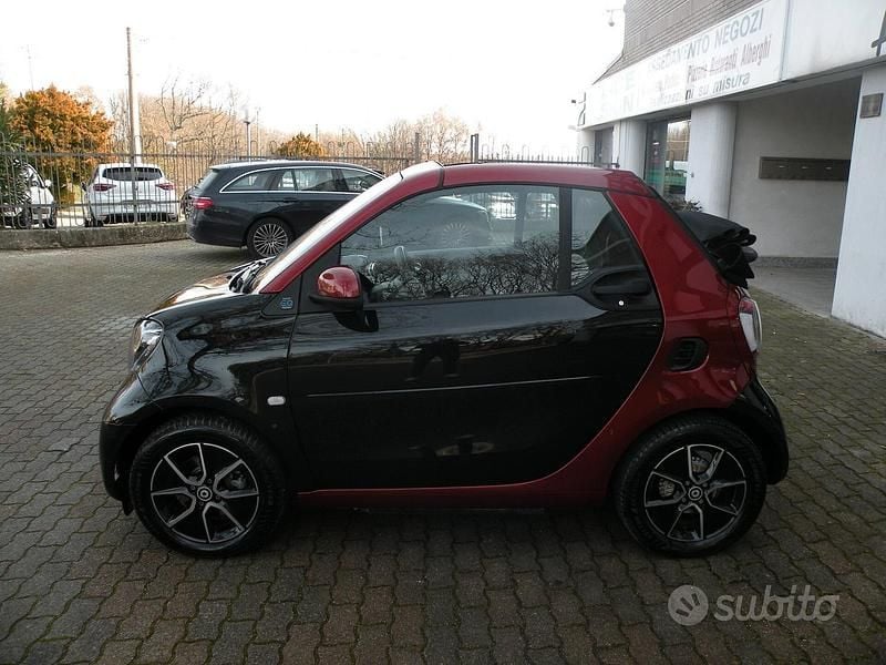 Usata Smart ForTwo Electric Drive 60 kW (82 CV) 2023 Nero Cabrio