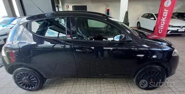 Usata Lancia Ypsilon 84 CV (61 kW) 2015 Nero Utilitaria