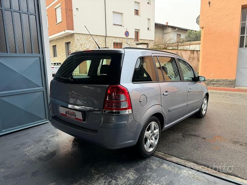 Usata Opel Zafira Cosmo 115 CV (84 kW) 2008 Grigio Monovolume