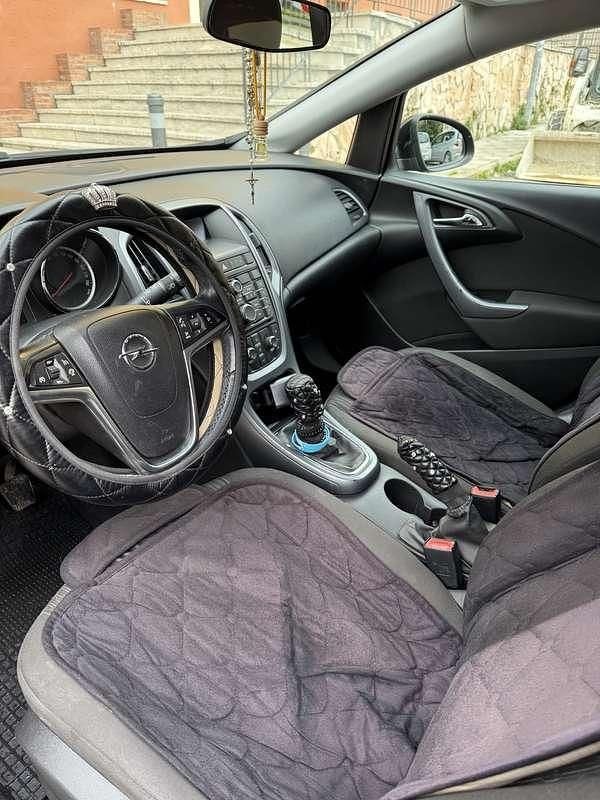 Usata Opel Astra 140 CV (102 kW) 2013 Nero Berlina