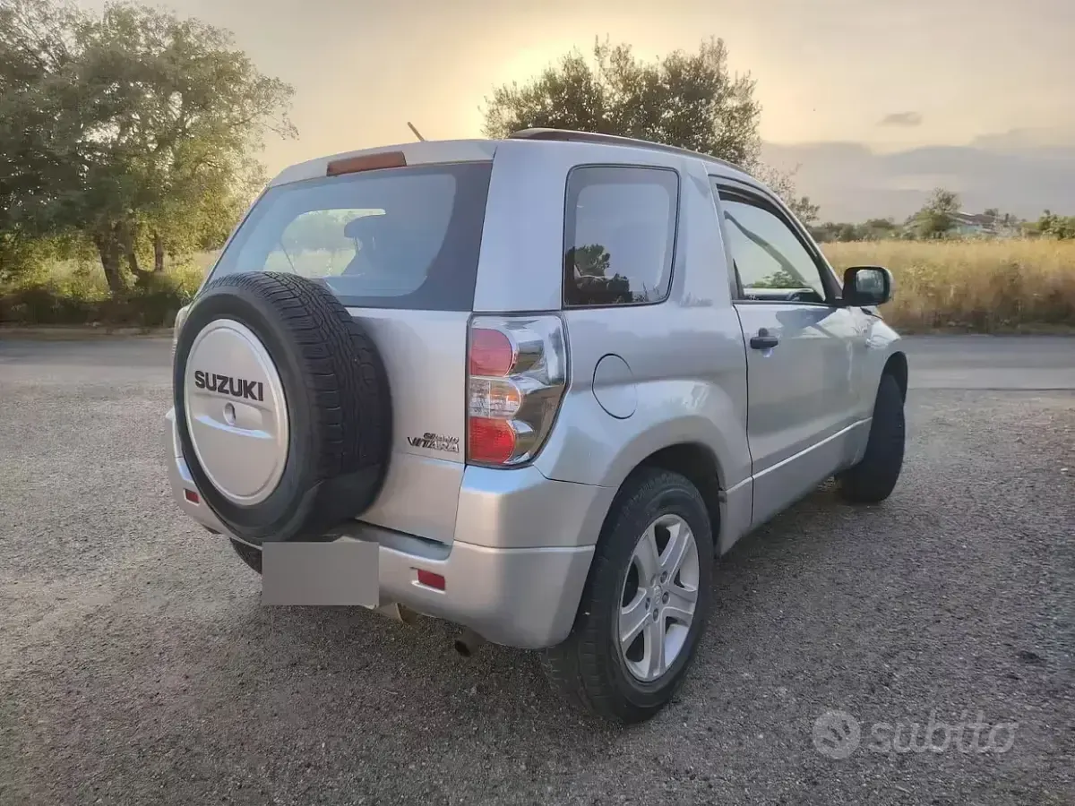 Usata Suzuki Grand Vitara 129 CV (94 kW) 2010 Grigio SUV