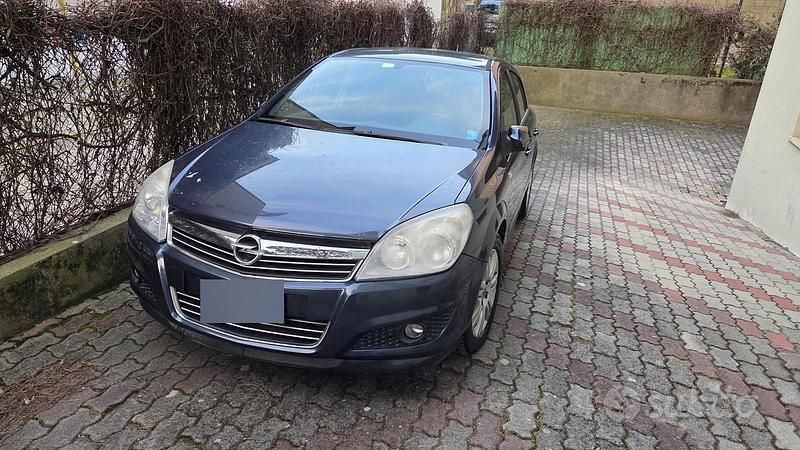 Usata Opel Astra Cosmo 125 CV (91 kW) 2008 Blu Berlina