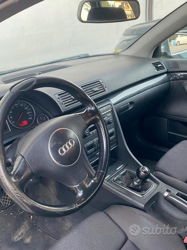 Usata Audi A4 130 CV (95 kW) 2004 Grigio Station wagon