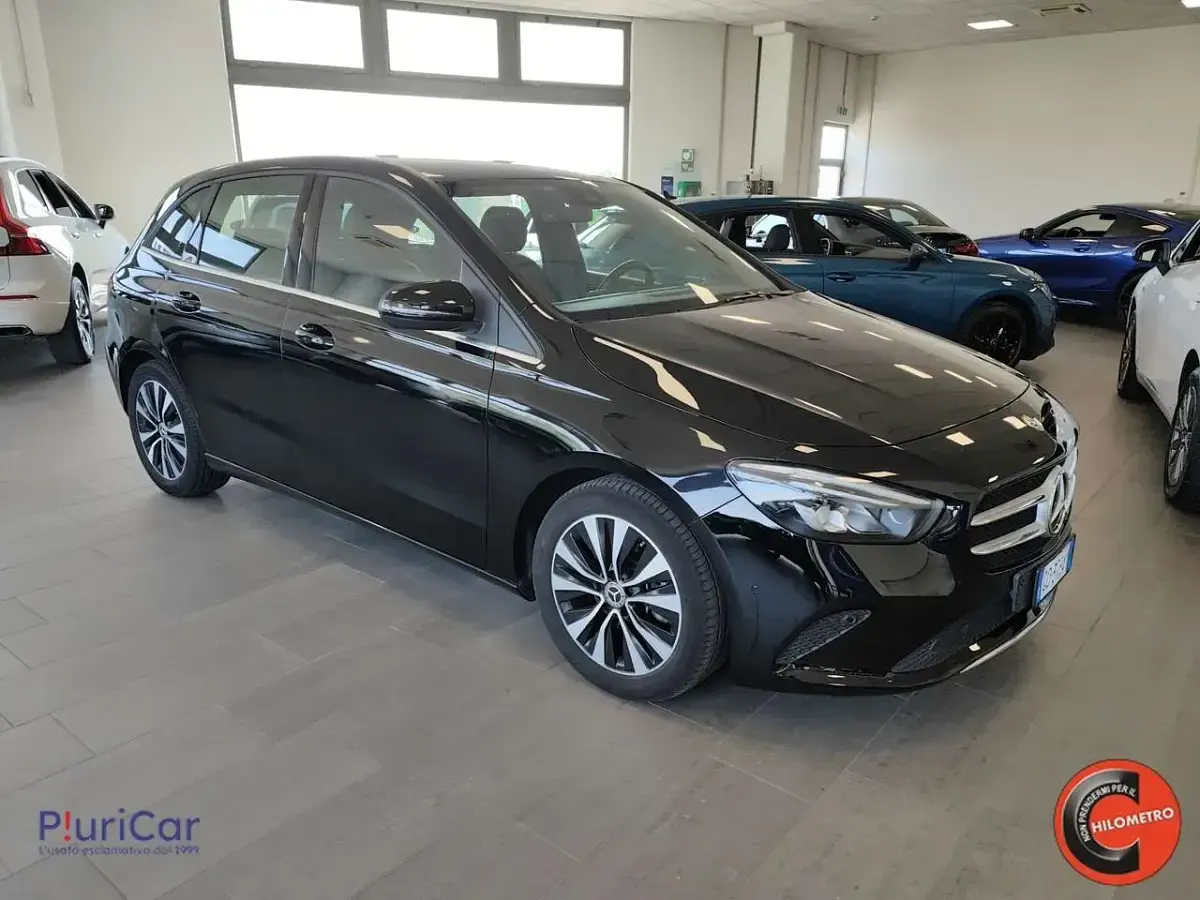 Usata Mercedes B180 136 CV (100 kW) 2020 Nero Utilitaria