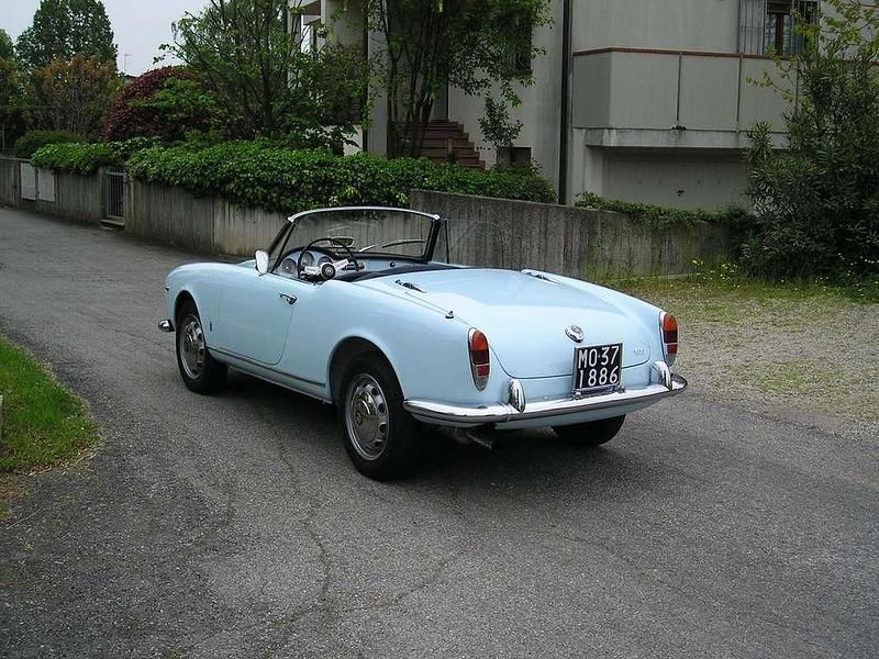 Usata Alfa Romeo Giulia Spider 98 CV (72 kW) 1962 Blu/azzurro Cabrio