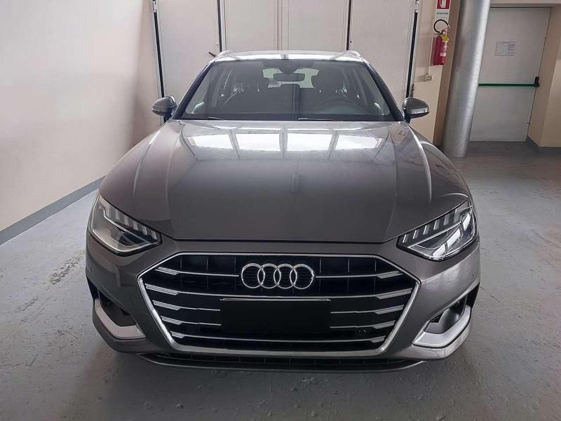 Usado Audi A4 Business 163 CV (119 kW) 2022 Gris Familiar