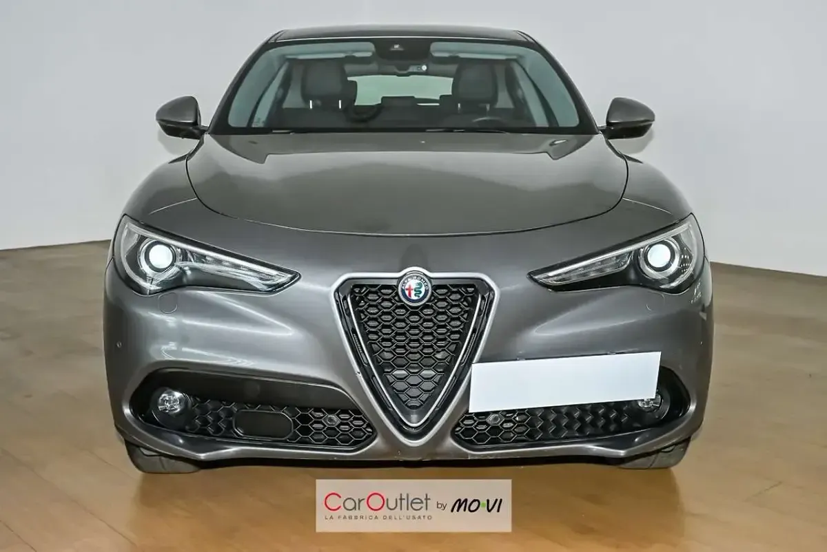 Usata Alfa Romeo Stelvio Executive 209 CV (153 kW) 2018 Grigio SUV