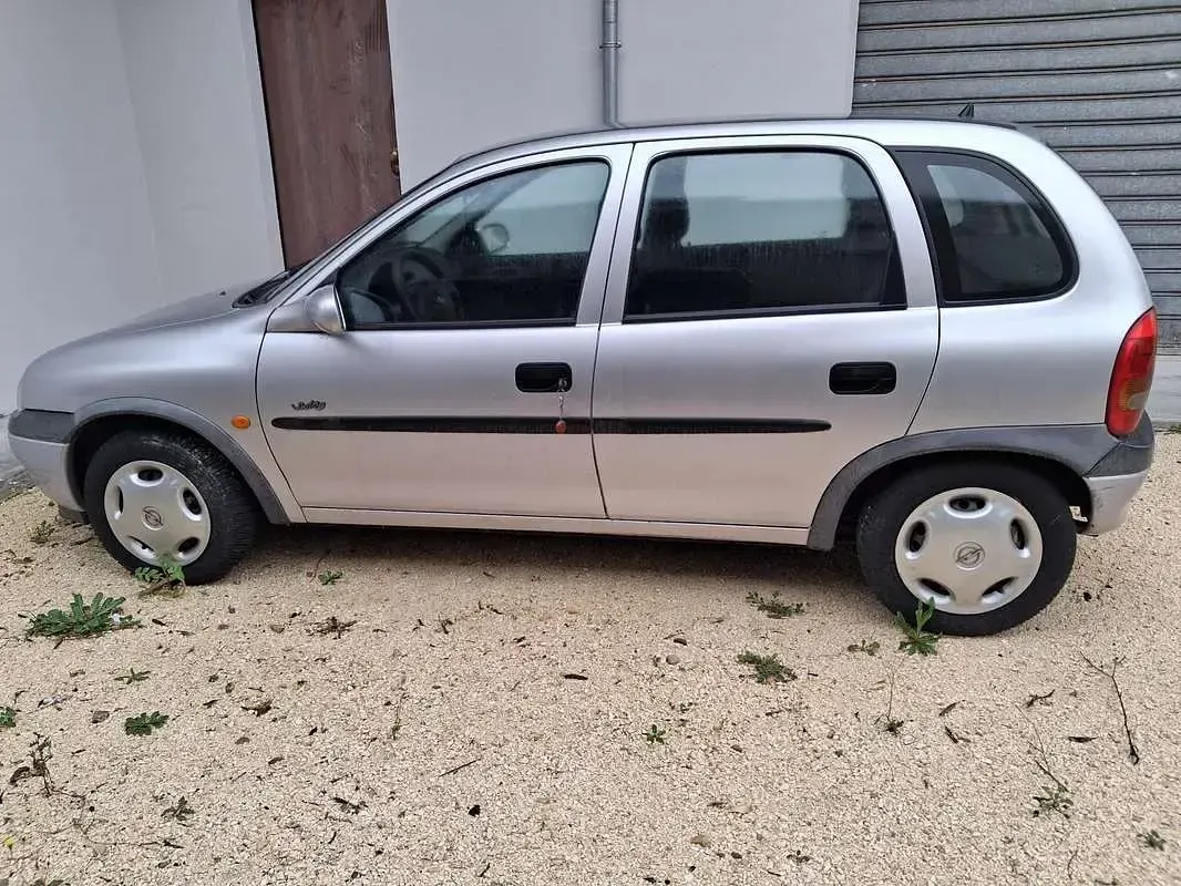 Usata Opel Corsa 67 CV (49 kW) 1999 Berlina