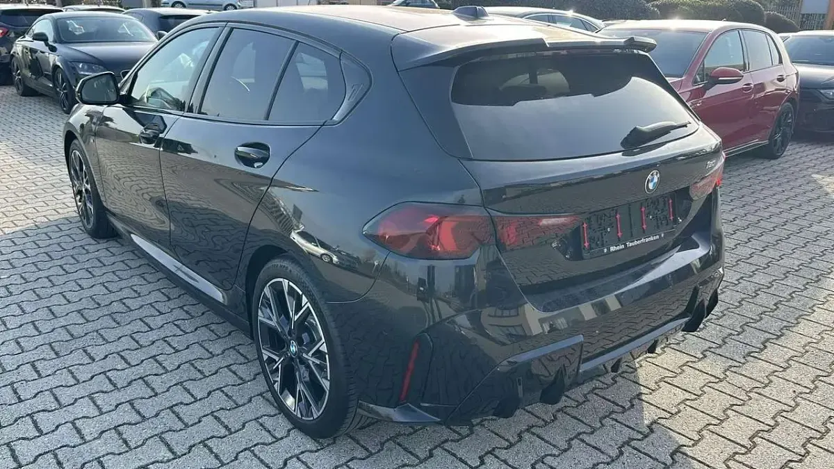 Usata BMW 120 M Sport 170 CV (125 kW) 2025 Nero zaffiro Utilitaria