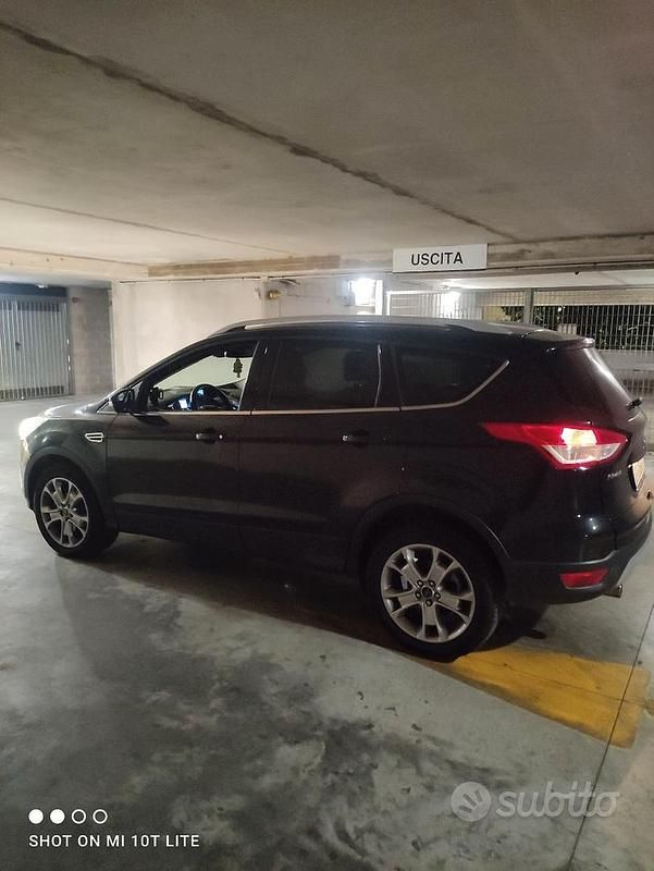Usata Ford Kuga 163 CV (119 kW) 2013 Nero SUV