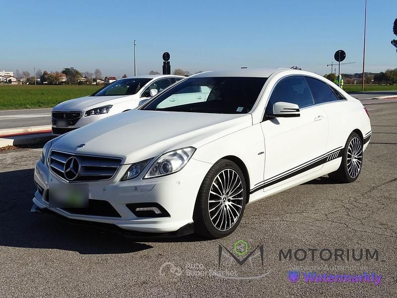 Usata Mercedes E200 Avantgarde 170 CV (125 kW) 2010 Bianco Coupé