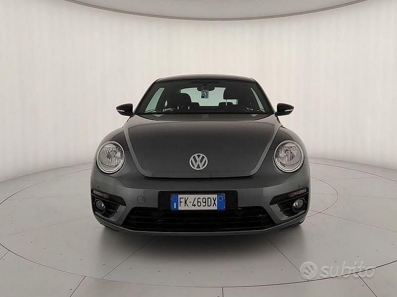 Usata VW Beetle Design 105 CV (77 kW) 2017 Grigio Utilitaria
