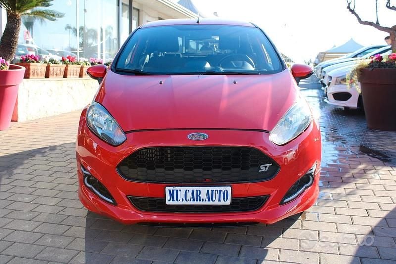 Rosso Usata 2017 Ford Fiesta ST-Line Berlina | 9500 € (Buon prezzo) - Immagine 1/4